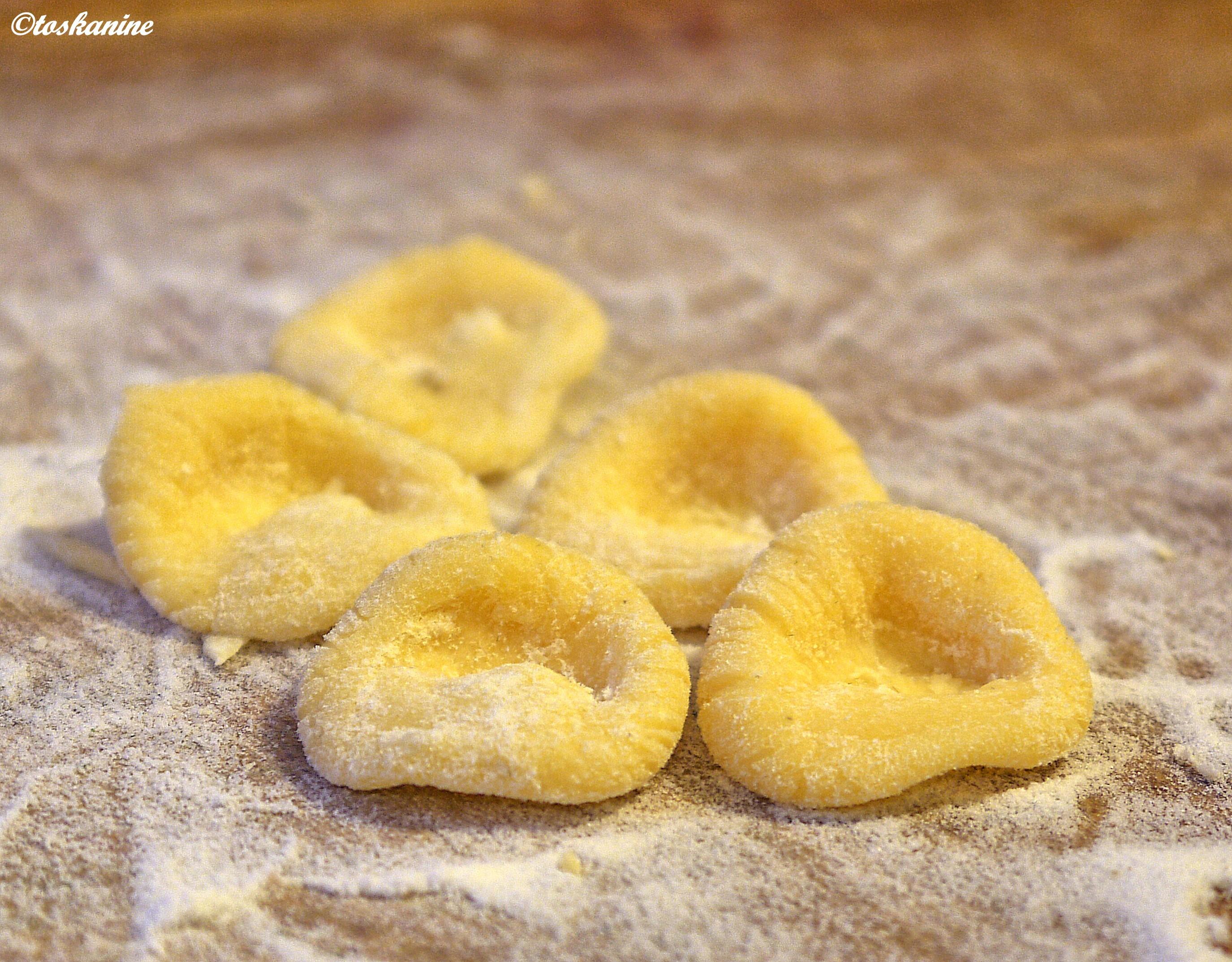 Bilder für Oriecchiette mit Pastamehl Type 00 und Eier - Rezept