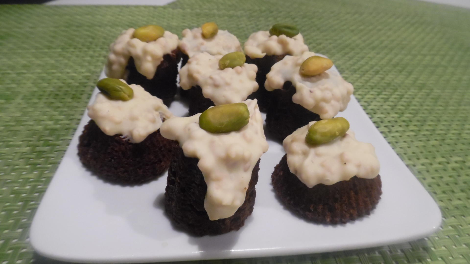 Bilder für Mini-Brownie's mit Zimt-Schoko-Crisp-Decke - Rezept