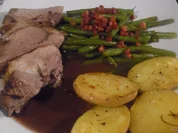 Lammkeule mit Speckbohnen und Rosmarinkartoffeln - Rezept - Bild Nr. 1068