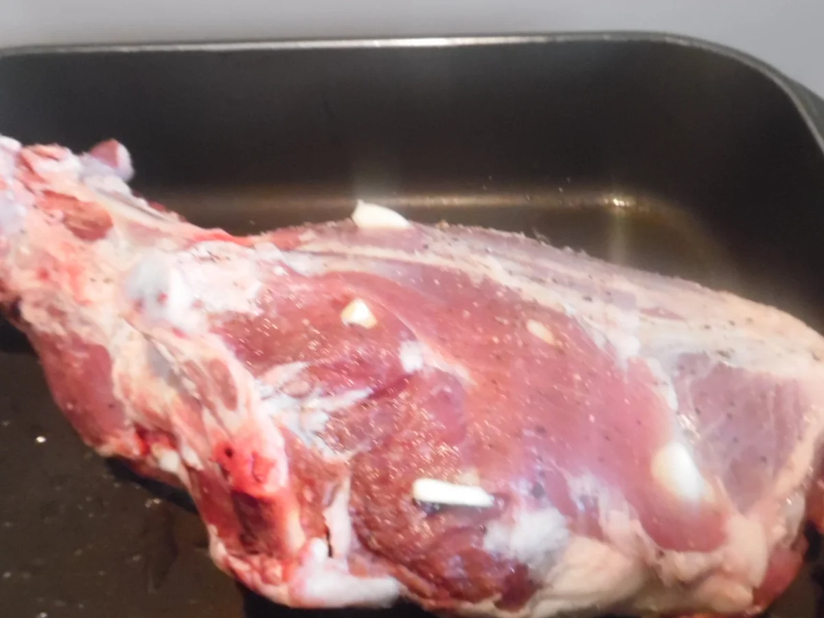 Rezept: Lammkeule mit Speckbohnen und Rosmarinkartoffeln Bild Nr. 1073 Lammkeule mit Speckbohnen und Rosmarinkartoffeln - Rezept - Bild Nr. 1073