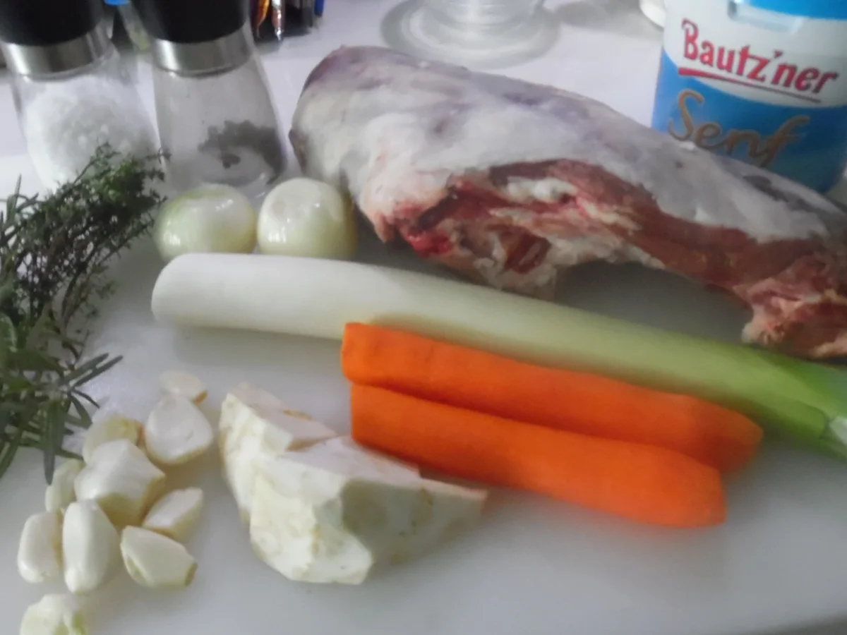 Rezept: Lammkeule mit Speckbohnen und Rosmarinkartoffeln Bild Nr. 1075 Lammkeule mit Speckbohnen und Rosmarinkartoffeln - Rezept - Bild Nr. 1075