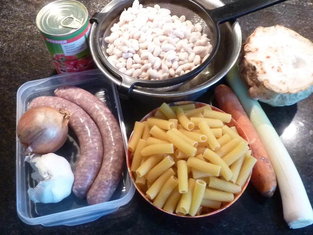 " Pasta e fasoi con salsicce " oder Pasta mit Böhnchen und Bratwürste - Rezept - Bild Nr. 1069