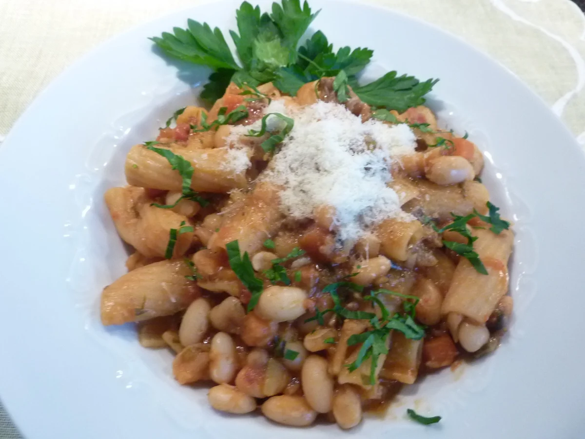 " Pasta e fasoi con salsicce " oder Pasta mit Böhnchen und Bratwürste - Rezept - Bild Nr. 1076