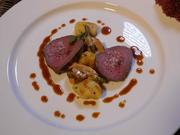 Rinderfilet mit Sesam-Gnocchi, Kalbsjus und rotem Thai-Curry-Gemüse - Rezept