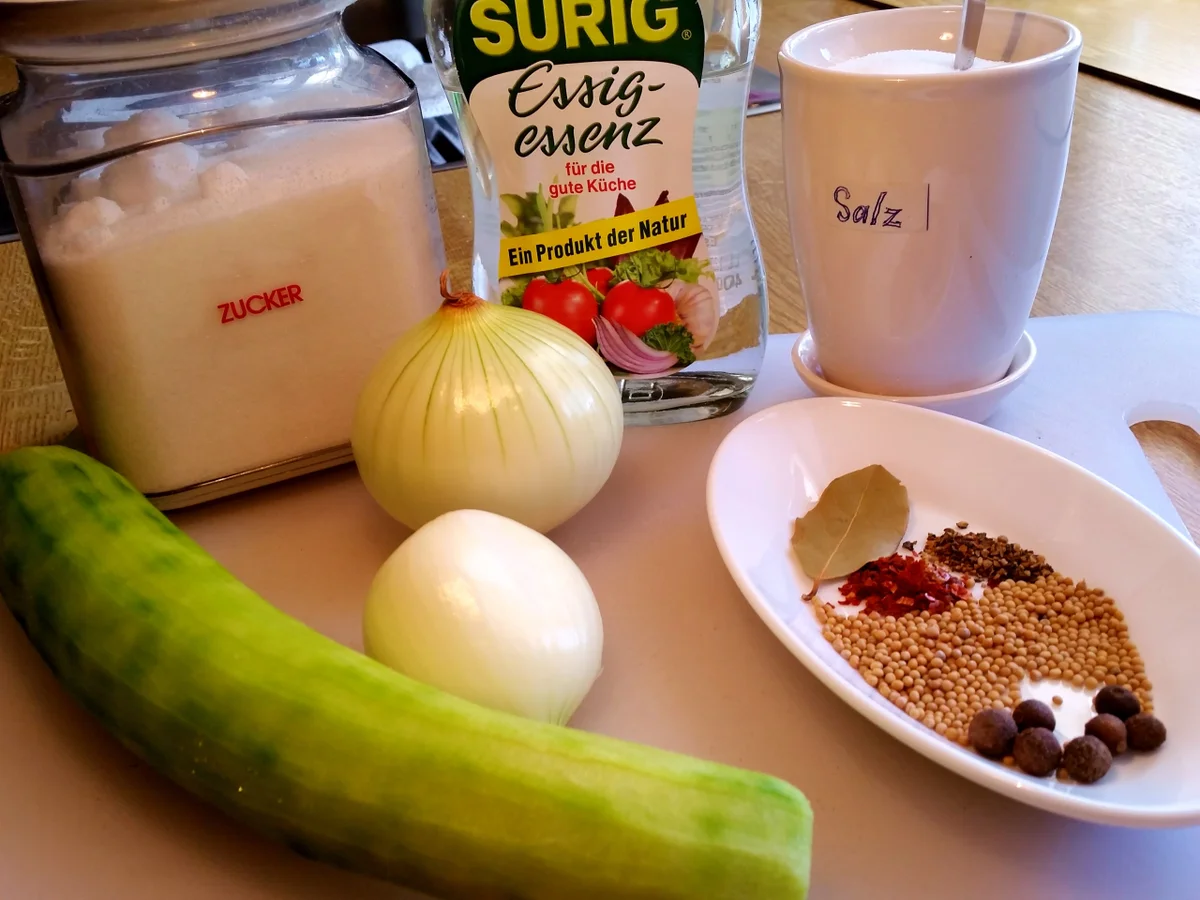 Schnellgurken mit reichlich Zwiebeln - selbst angesetzt ... - Rezept - Bild Nr. 1117