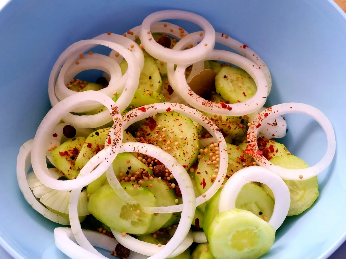 Schnellgurken mit reichlich Zwiebeln - selbst angesetzt ... - Rezept - Bild Nr. 1120