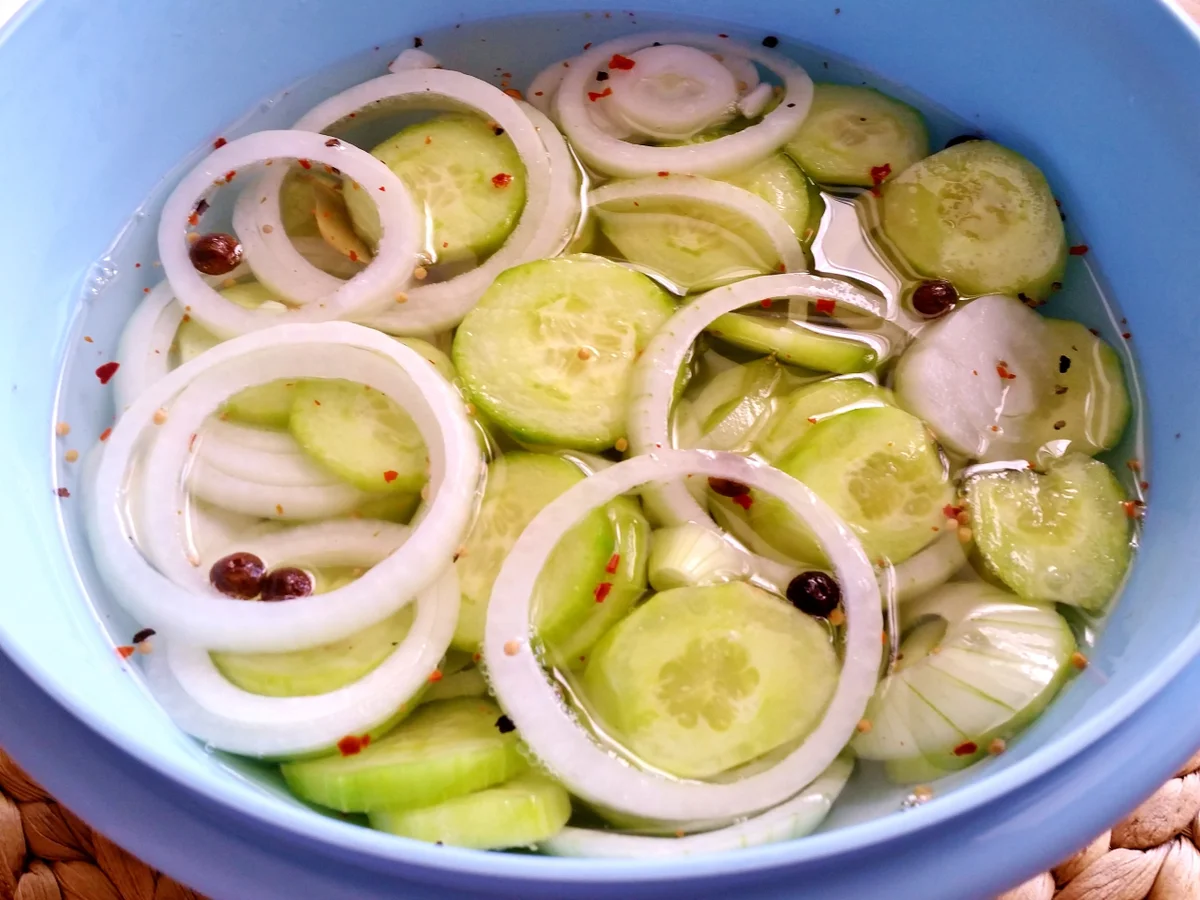 Schnellgurken mit reichlich Zwiebeln - selbst angesetzt ... - Rezept - Bild Nr. 1122