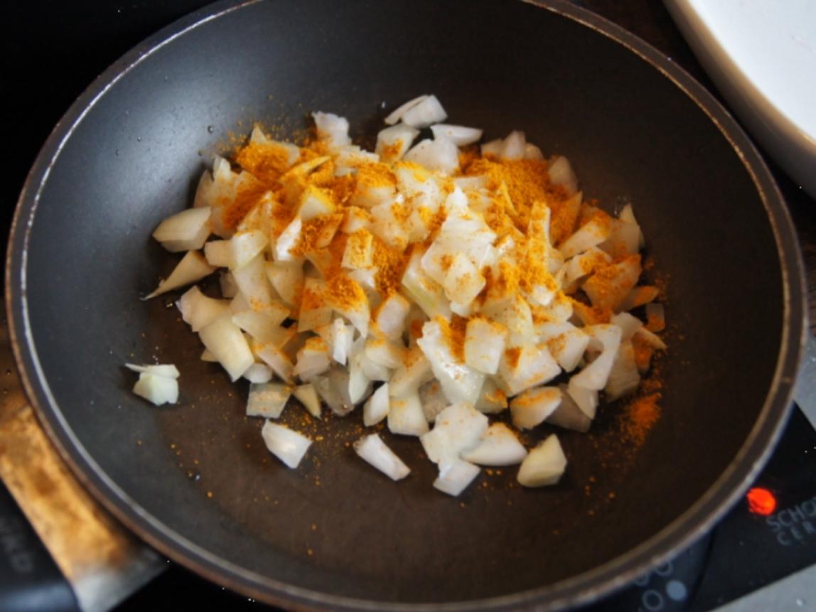 Hähnchenbrustfilet Zwiebel Schaschlik mit Currysauce süß-sauer und ...