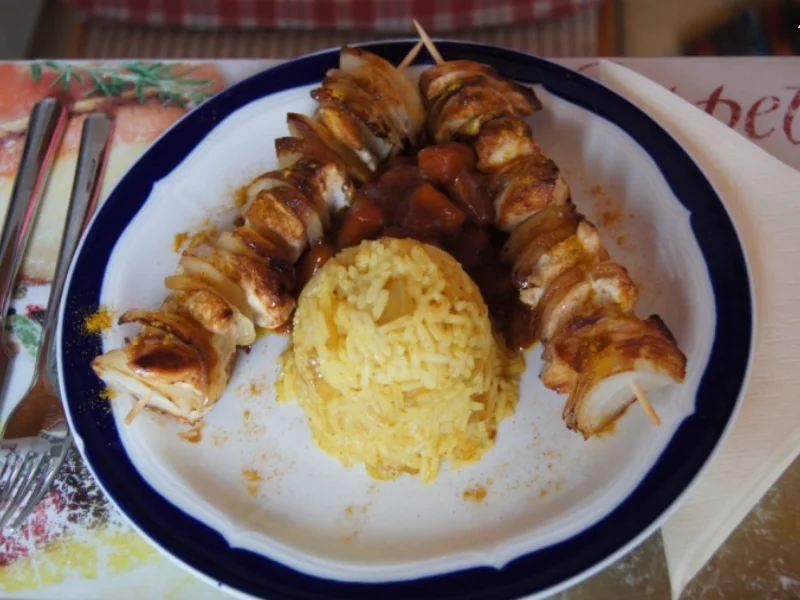 Hähnchenbrustfilet-Zwiebel-Schaschlik mit Currysauce süß-sauer und Zwiebel-Curry-Reis - Rezept - Bild Nr. 1163