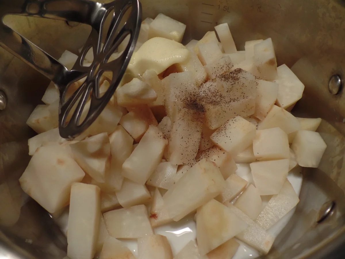 Buletten mit Lauch-Möhren-Gemüse und Selleriestampf - Rezept - Bild Nr. 1125