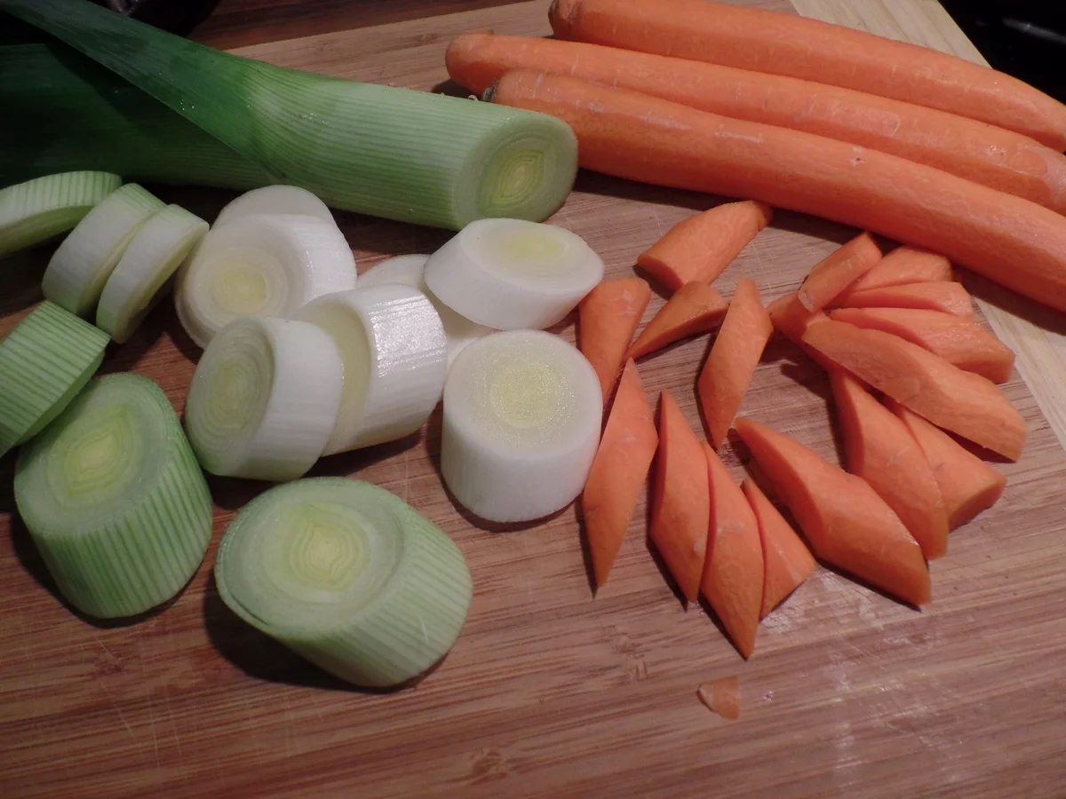 Buletten mit Lauch-Möhren-Gemüse und Selleriestampf - Rezept - Bild Nr. 1127