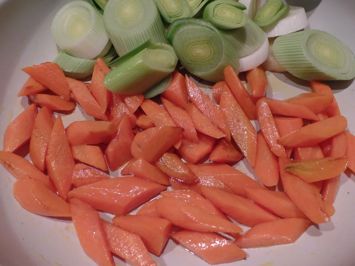 Buletten mit Lauch-Möhren-Gemüse und Selleriestampf - Rezept - Bild Nr. 1129