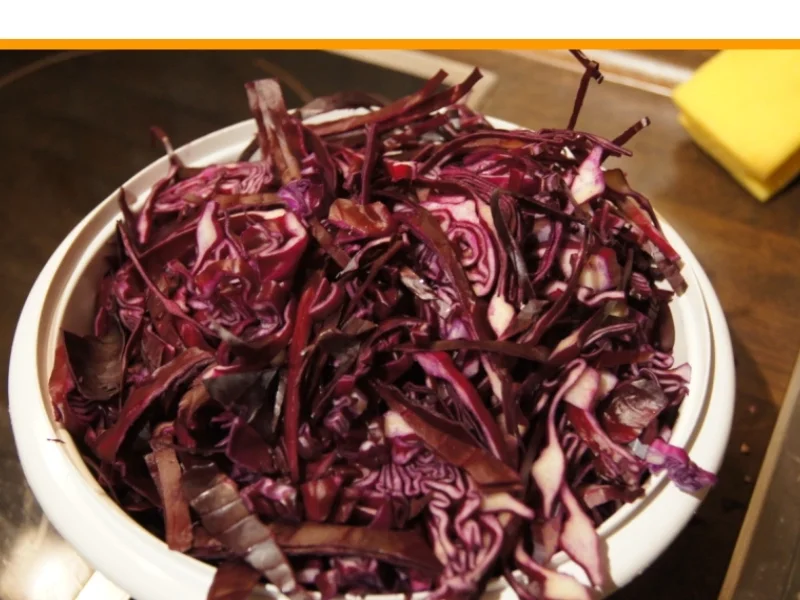 Kalbsrouladen mit Ananas-Apfel-Rotkohl und Tschechischen Hefeteig Klößen - Rezept - Bild Nr. 1118