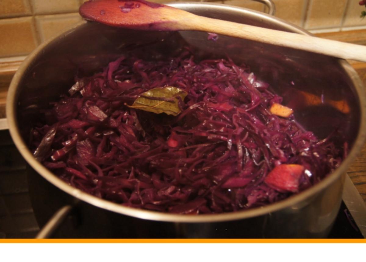 Kalbsrouladen mit Ananas-Apfel-Rotkohl und Tschechischen Hefeteig Klößen - Rezept - Bild Nr. 1122