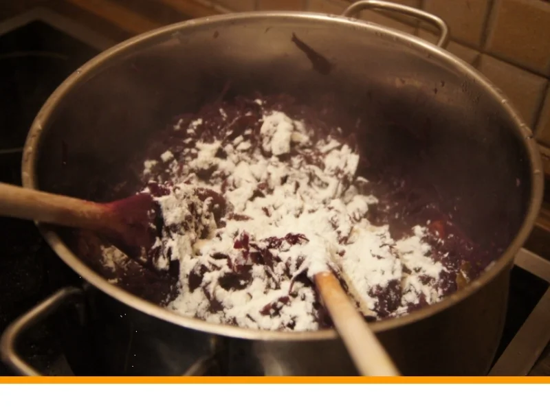 Kalbsrouladen mit Ananas-Apfel-Rotkohl und Tschechischen Hefeteig Klößen - Rezept - Bild Nr. 1123