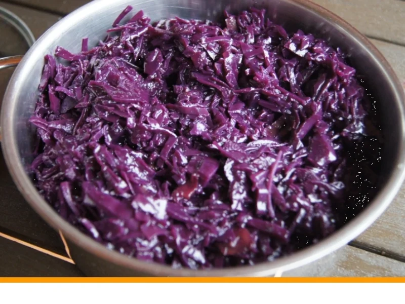 Kalbsrouladen mit Ananas-Apfel-Rotkohl und Tschechischen Hefeteig Klößen - Rezept - Bild Nr. 1125