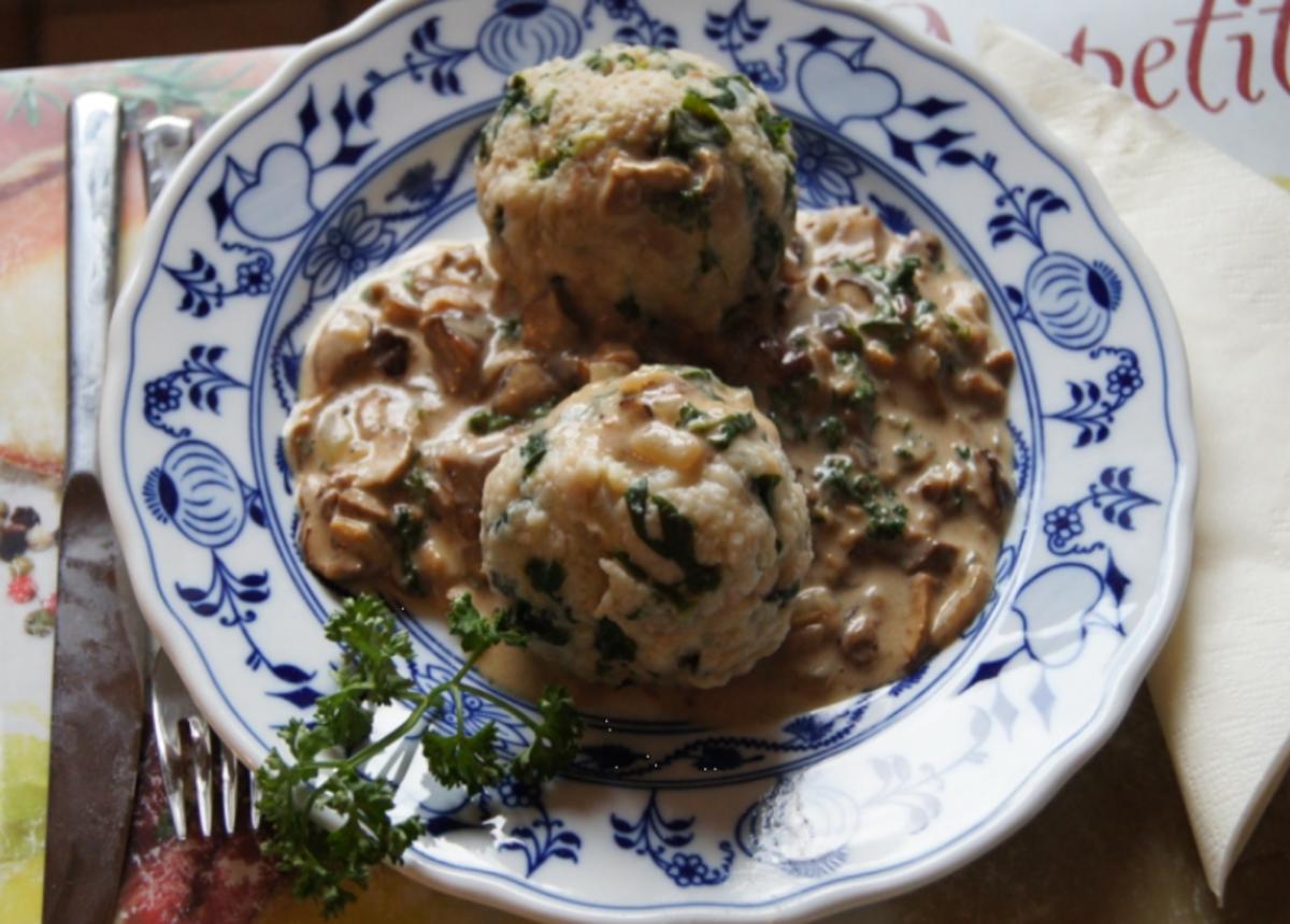 Spinat-Semmelknödel mit Waldpilz-Rahmragout - Rezept By MausVoh