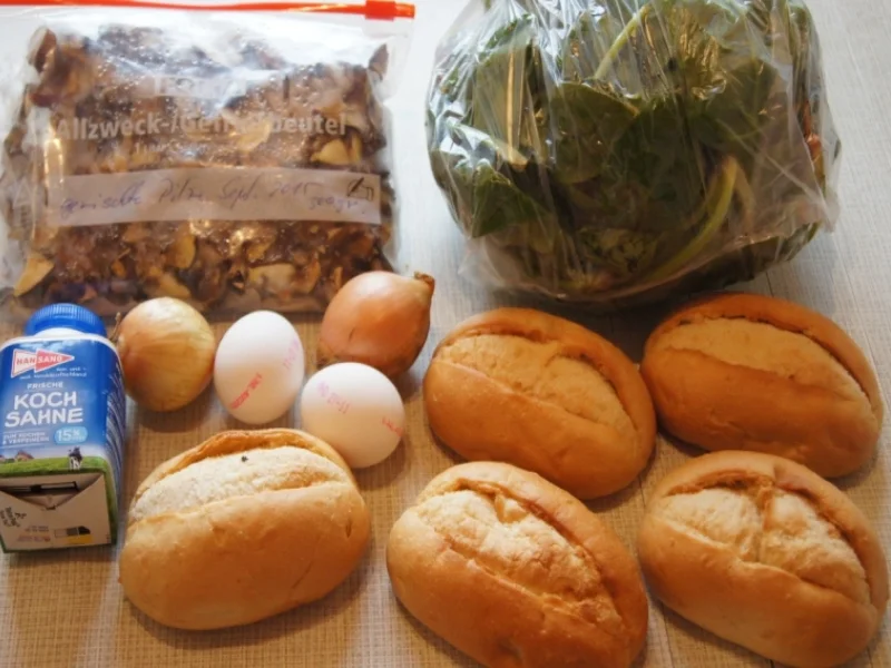 Rezept: Spinat-Semmelknödel mit Waldpilz-Rahmragout Bild Nr. 1107 Spinat-Semmelknödel mit Waldpilz-Rahmragout - Rezept - Bild Nr. 1107