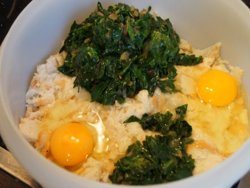 Rezept: Spinat-Semmelknödel mit Waldpilz-Rahmragout Bild Nr. 1110 Spinat-Semmelknödel mit Waldpilz-Rahmragout - Rezept - Bild Nr. 1110