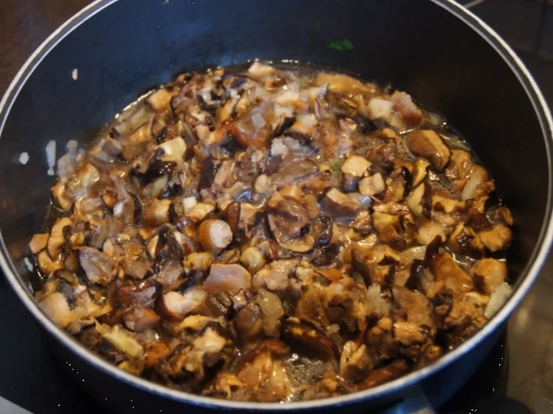 Rezept: Spinat-Semmelknödel mit Waldpilz-Rahmragout Bild Nr. 1118 Spinat-Semmelknödel mit Waldpilz-Rahmragout - Rezept - Bild Nr. 1118