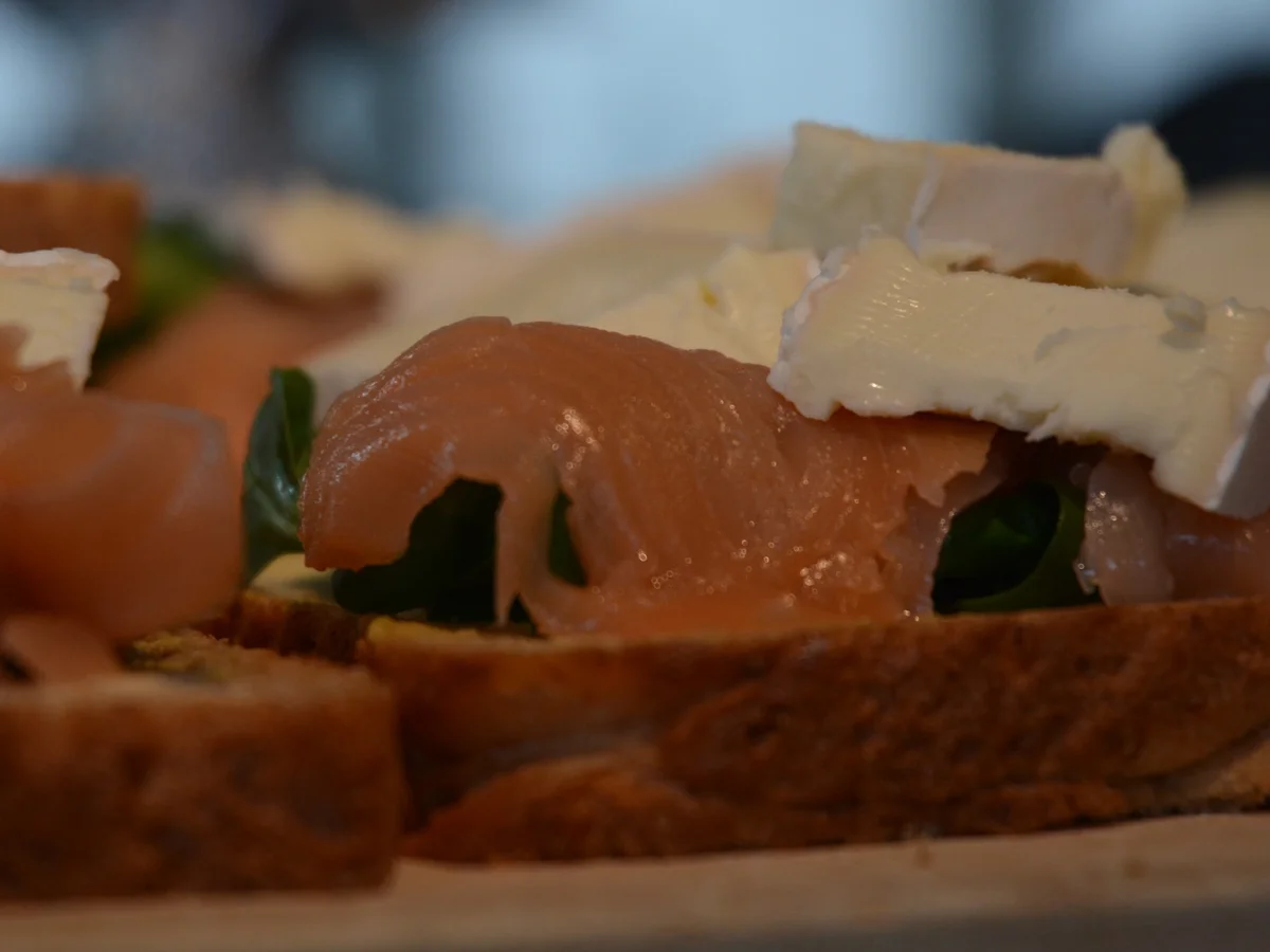 Rezept: Toast mit Lachs und Camembert auch vom Grill Toast mit Lachs und Camembert auch vom Grill - Rezept