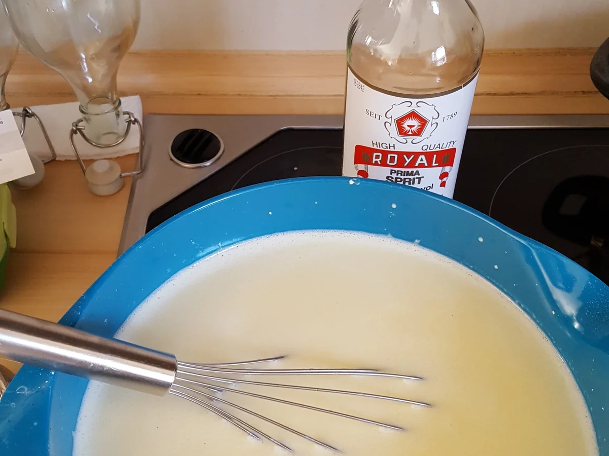 Rezept: Klötenköm (Eierlikör) Bild Nr. 1198 Klötenköm (Eierlikör) - Rezept - Bild Nr. 1198