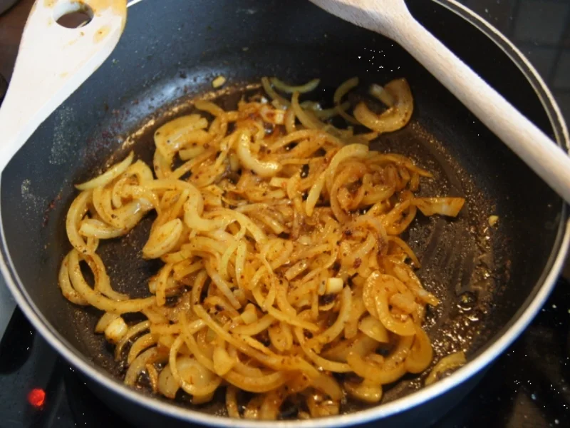 Rezept: Panierte Schweinenackensteaks mit Zwiebelringen, Weißkraut und Kartoffeln Bild Nr. 1147 Panierte Schweinenackensteaks mit Zwiebelringen, Weißkraut und Kartoffeln - Rezept - Bild Nr. 1147