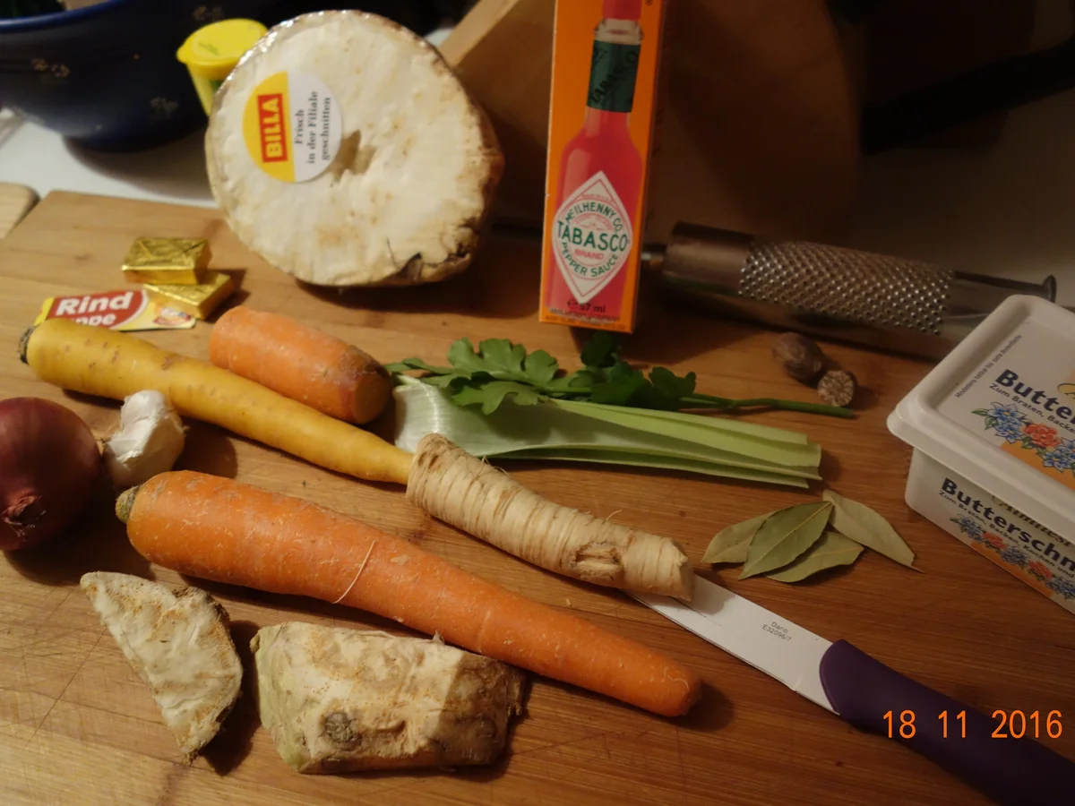 Heute gibts: Waltl`s kräftige Rindssuppe; - Rezept - Bild Nr. 1139