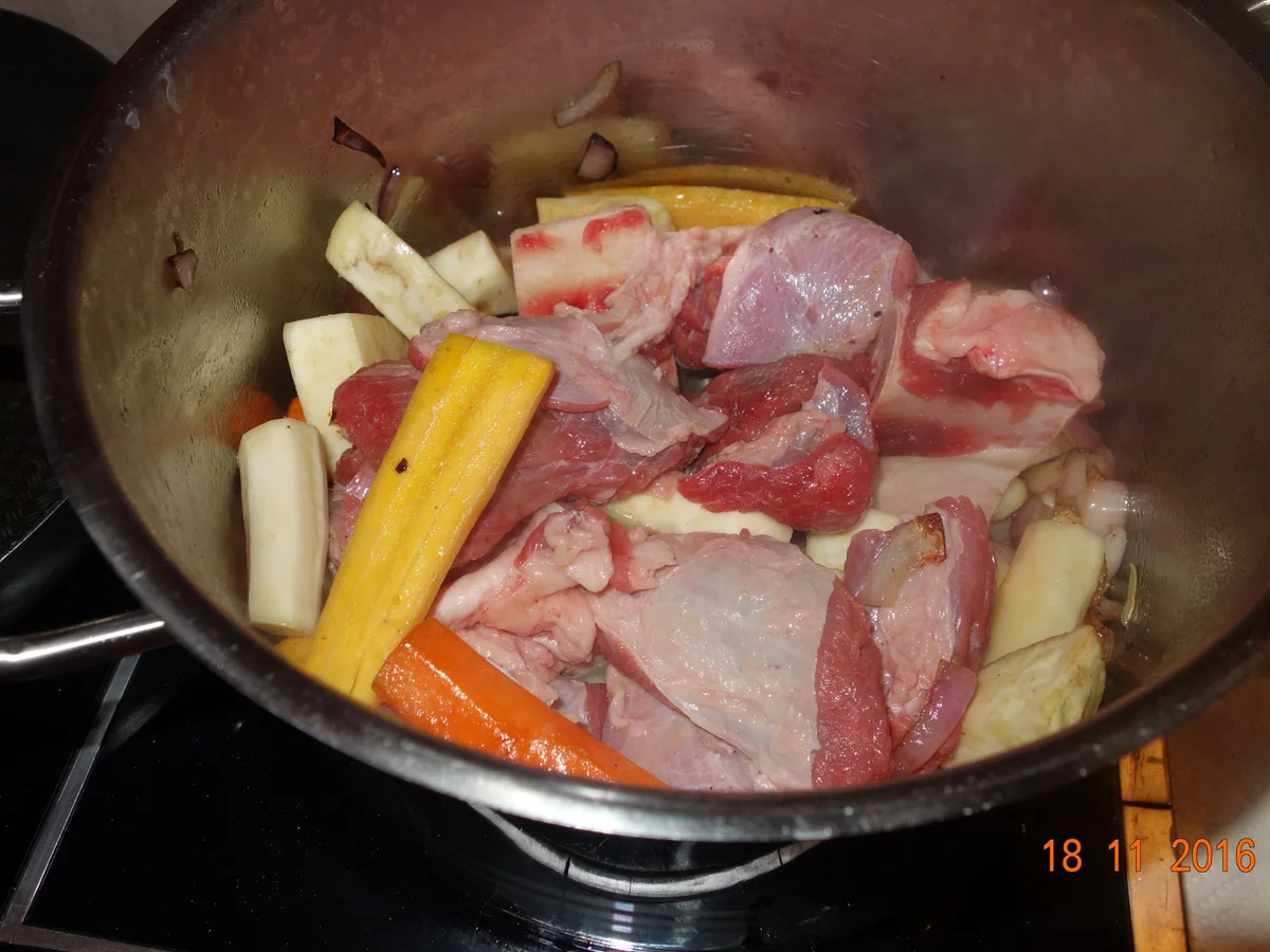 Heute gibts: Waltl`s kräftige Rindssuppe; - Rezept - Bild Nr. 1142