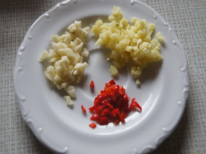 Kabeljau Filet auf Paprika-Gemüsezwiebel-Gemüse - Rezept - Bild Nr. 1203