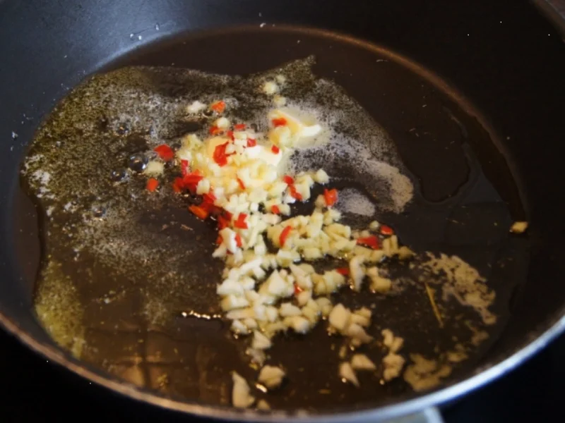 Kabeljau Filet auf Paprika-Gemüsezwiebel-Gemüse - Rezept - Bild Nr. 1205
