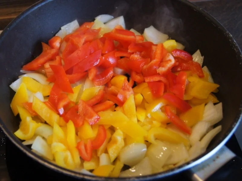Kabeljau Filet auf Paprika-Gemüsezwiebel-Gemüse - Rezept - Bild Nr. 1207