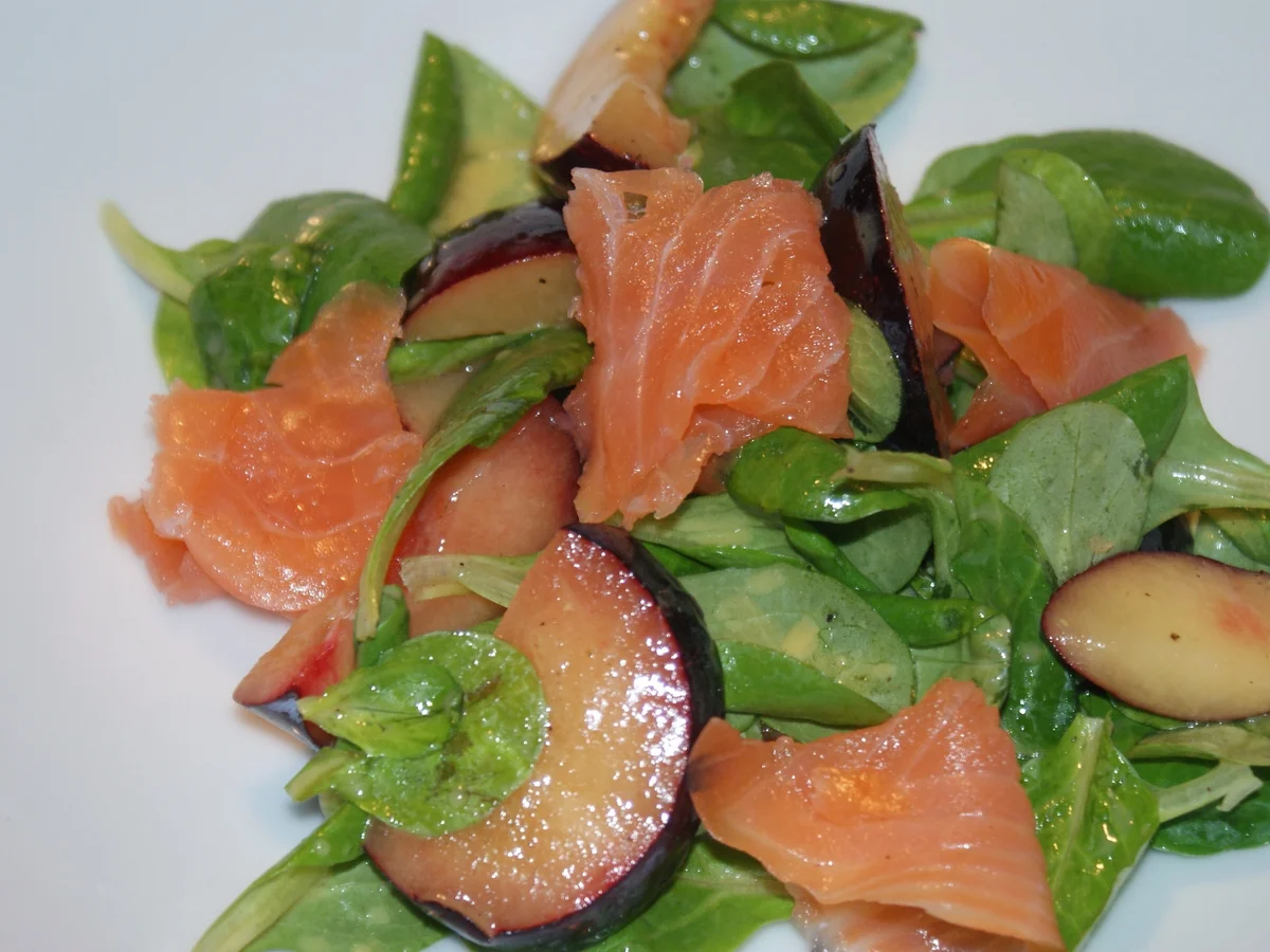 Feldsalat mit Pflaumenvinaigrette und Lachs - Rezept - Bild Nr. 1197
