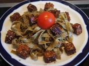 Gebratene Tofuwürfel mit gerösteten Sesam und Bandnudeln mit Basilikum - Rezept - Bild Nr. 1206