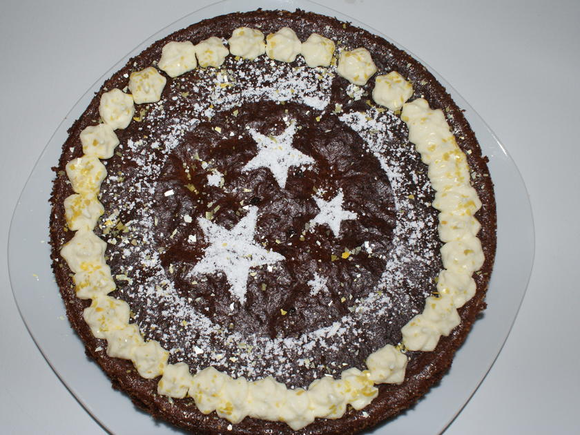 glutenfreier Schokoladenkuchen zu Weihnachten - Rezept - kochbar.de