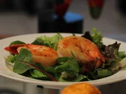 Garnelen mit Knoblauch und Chilischote auf Blattsalat mit Orangen-Sesam-Öl und Curry - Rezept - Bild Nr. 1207