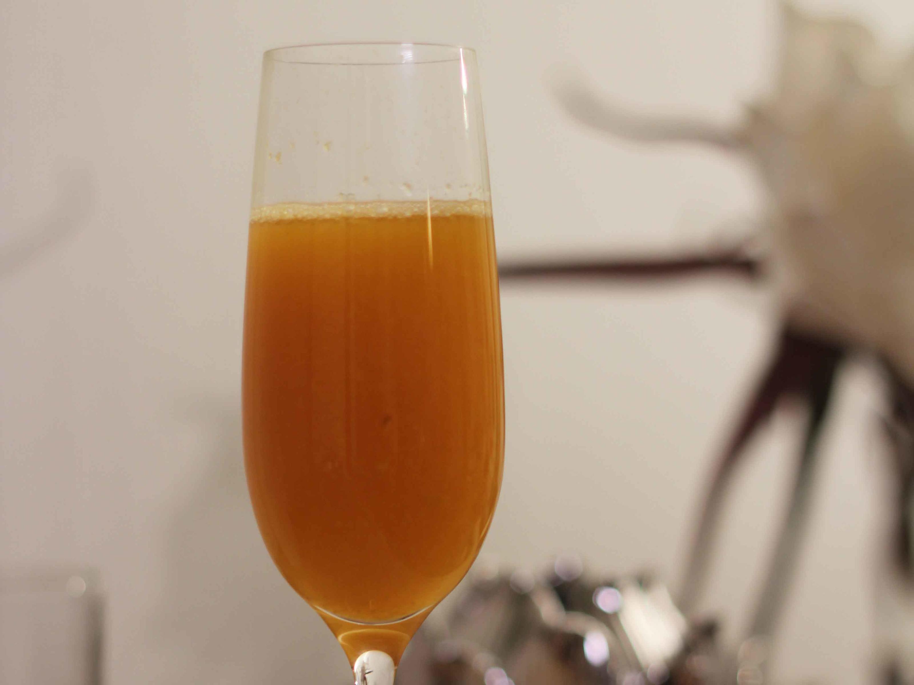 Bilder für Bellini mit Prosecco trocken und Pfirsiche Rezept