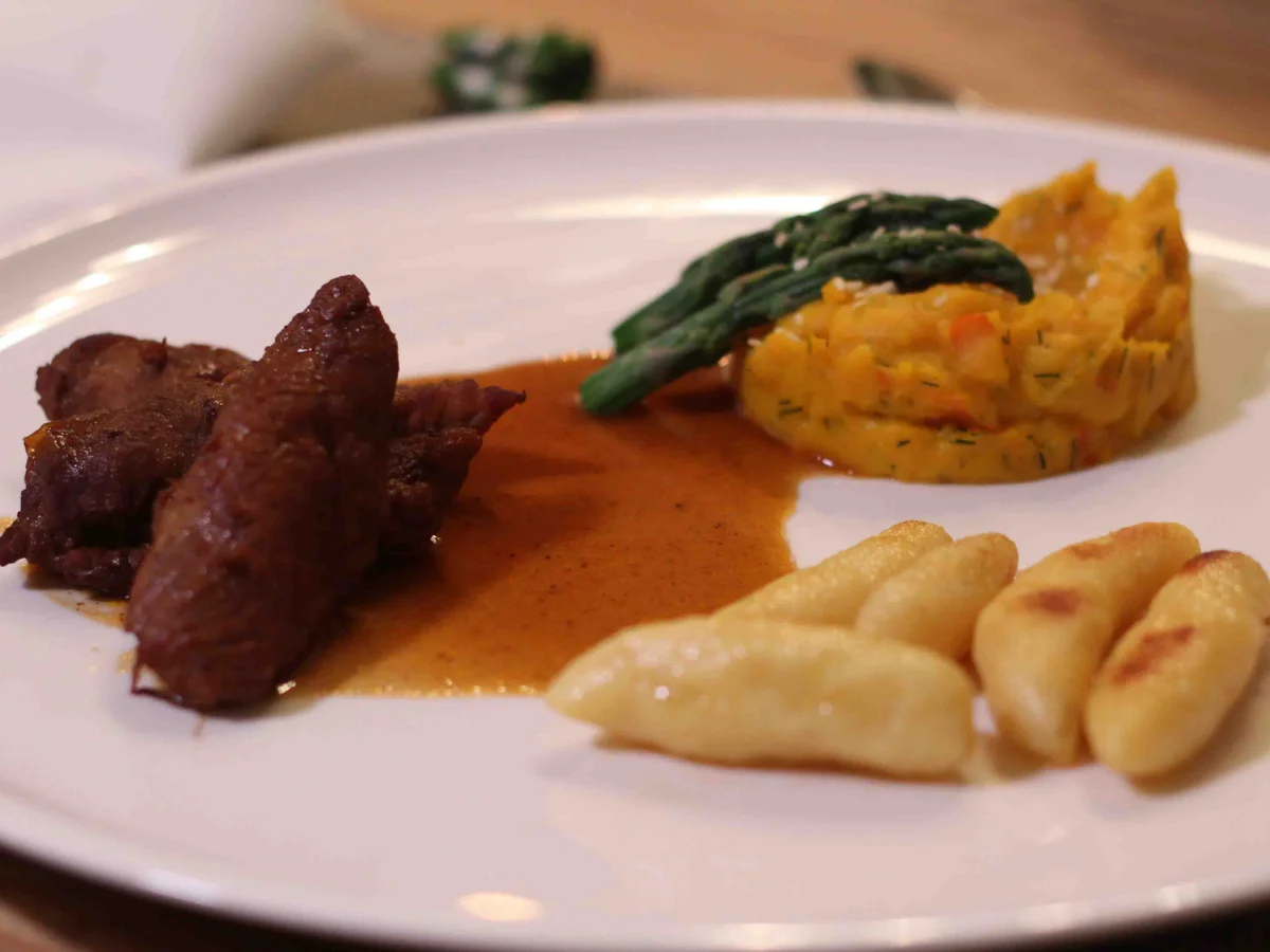 Rezept: Kalbsvögerl mit Kürbispüree und Schupfnudeln Kalbsvögerl mit Kürbispüree und Schupfnudeln - Rezept