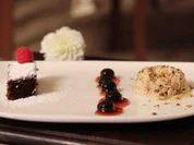 Kürbiskernparfait mit Heidelbeerkompott und Schokokuchen - Rezept