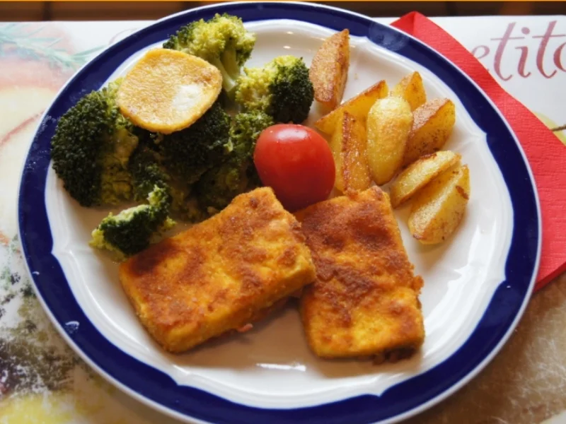 Tofuschnitzel mit Brokkoli und gebratenen Kartoffelspalten - Rezept - Bild Nr. 1221