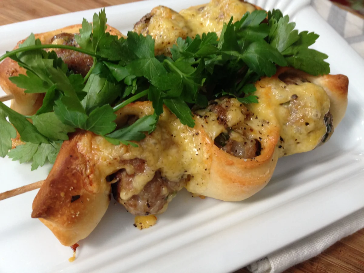 Rezept: Hackfleisch-Pizza-Spieße mit Käse überbacken Hackfleisch-Pizza-Spieße mit Käse überbacken - Rezept