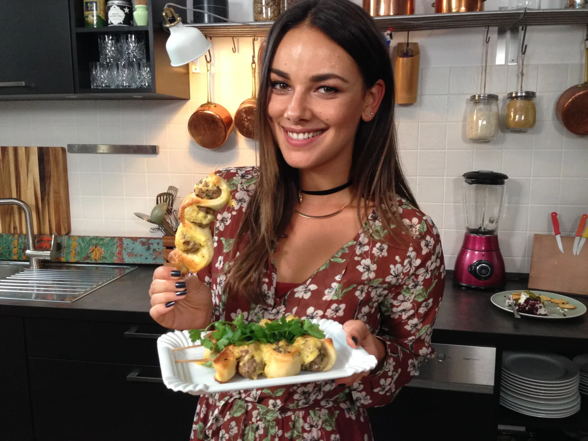 Rezept: Hackfleisch-Pizza-Spieße mit Käse überbacken Bild Nr. 3 Hackfleisch-Pizza-Spieße mit Käse überbacken - Rezept - Bild Nr. 3