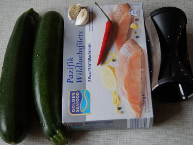 Rezept: Wildlachsfilet auf Zucchini-Spaghetti Bild Nr. 1216 Wildlachsfilet auf Zucchini-Spaghetti - Rezept - Bild Nr. 1216