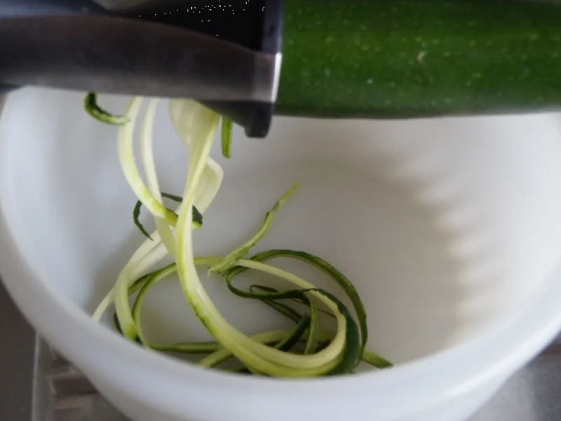 Rezept: Wildlachsfilet auf Zucchini-Spaghetti Bild Nr. 1220 Wildlachsfilet auf Zucchini-Spaghetti - Rezept - Bild Nr. 1220