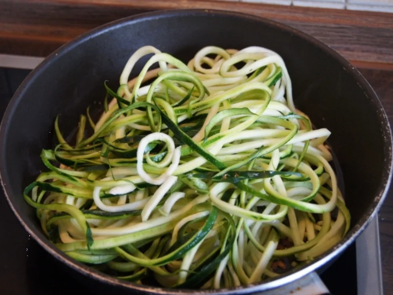 Rezept: Wildlachsfilet auf Zucchini-Spaghetti Bild Nr. 1222 Wildlachsfilet auf Zucchini-Spaghetti - Rezept - Bild Nr. 1222