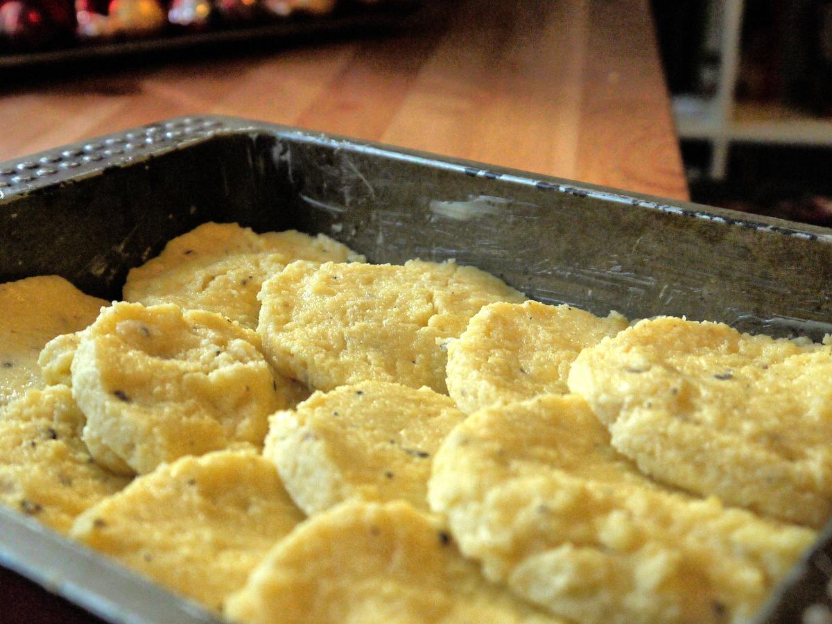 Gnocchi di Semolino alla Romana - einfach - 189 kcal/100g Gnocchi di Semolino alla Romana - einfach - 189 kcal/100g