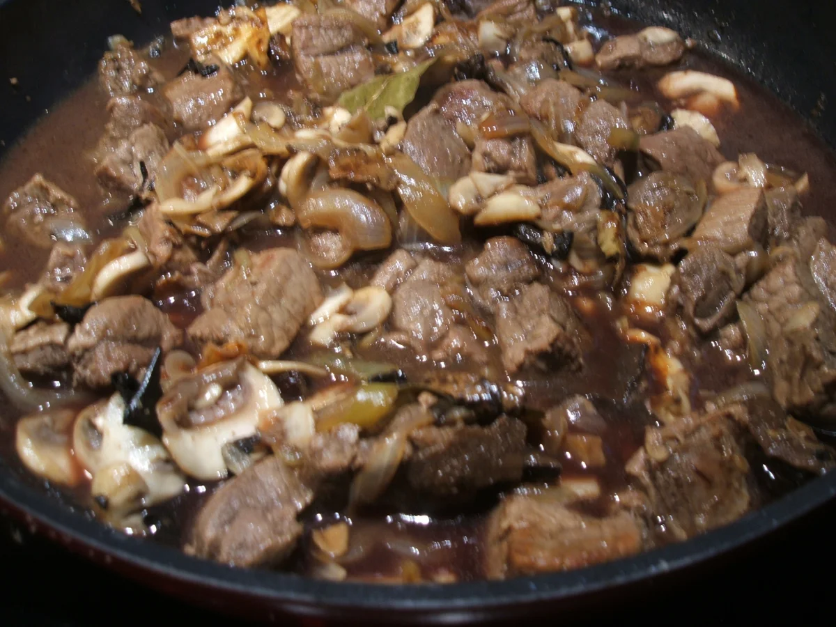 Wild: Wildschweingulasch mit Pilzspätzle - Rezept - Bild Nr. 1225