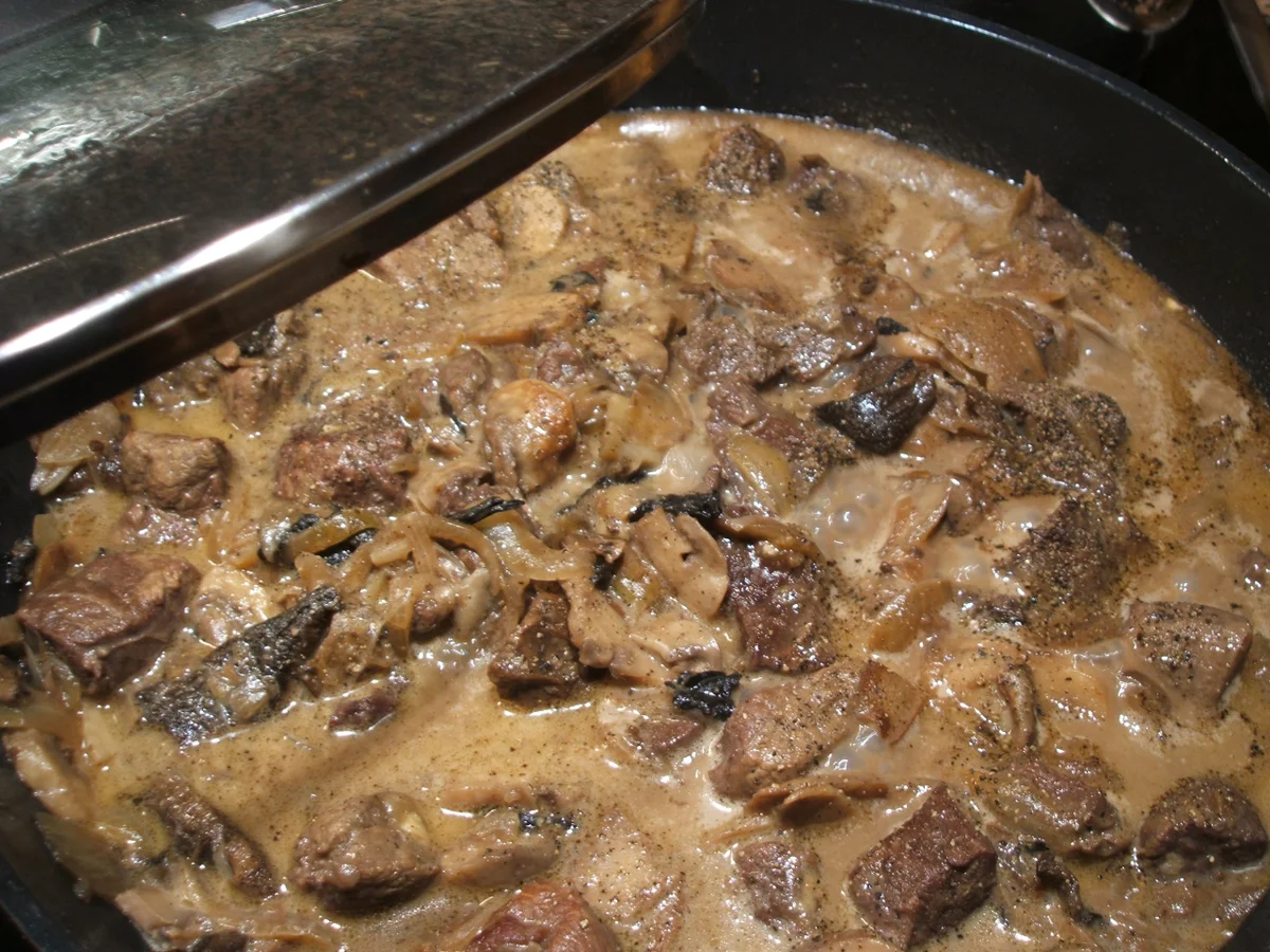 Wild: Wildschweingulasch mit Pilzspätzle - Rezept - Bild Nr. 1227