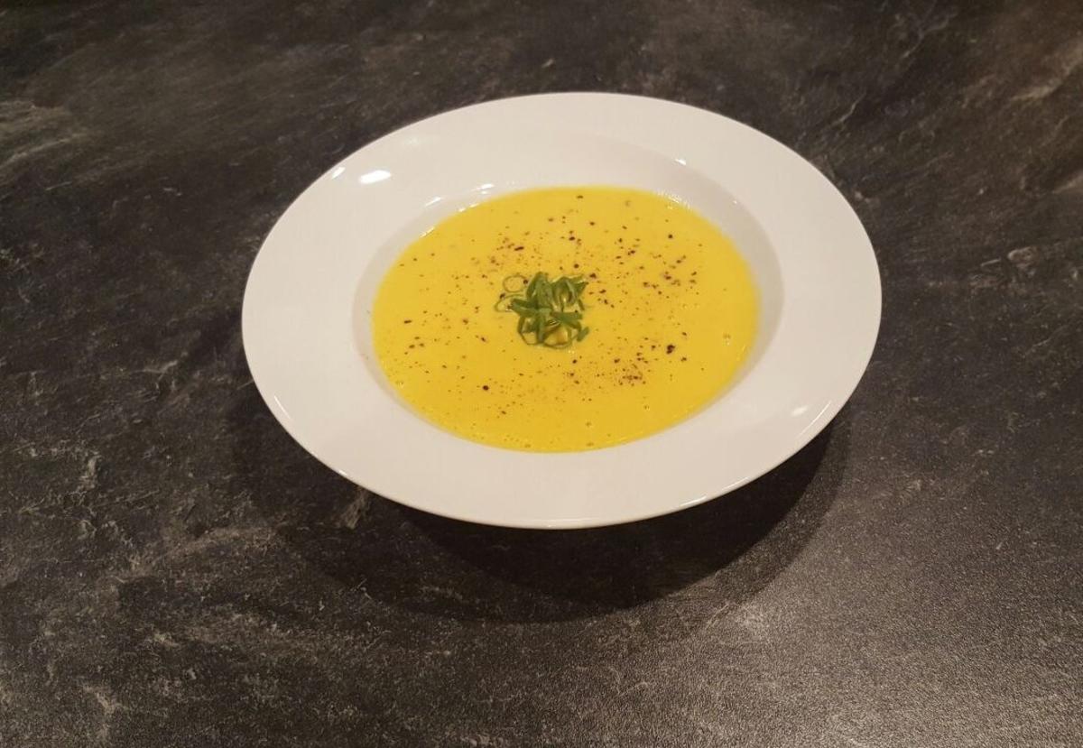 Bilder für Karotten-Ingwer-Kokos Suppe - Homemade - Rezept