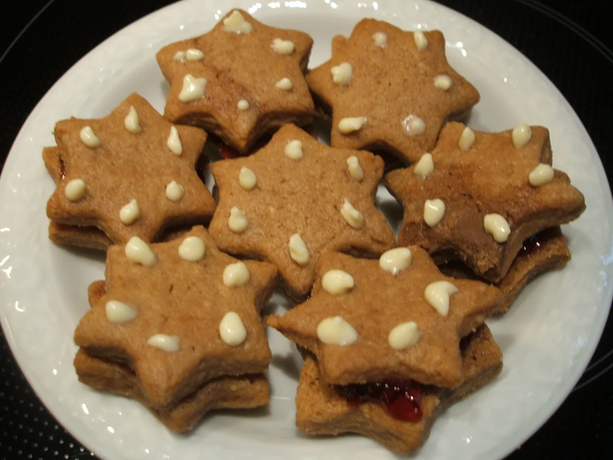 Plätzchen: Nougatsterne "Barbara" mit Glühweingelee gefüllt - Rezept - Bild Nr. 1240